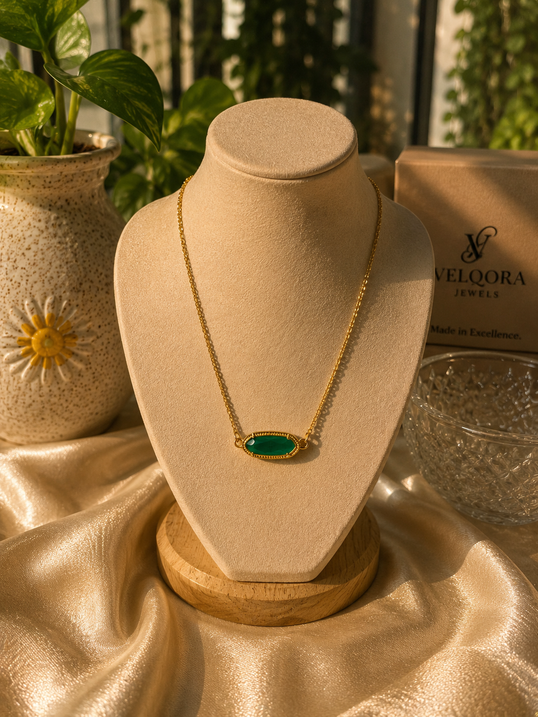 Emerald Oval Pendant Necklace | Minimal Gold Chain
