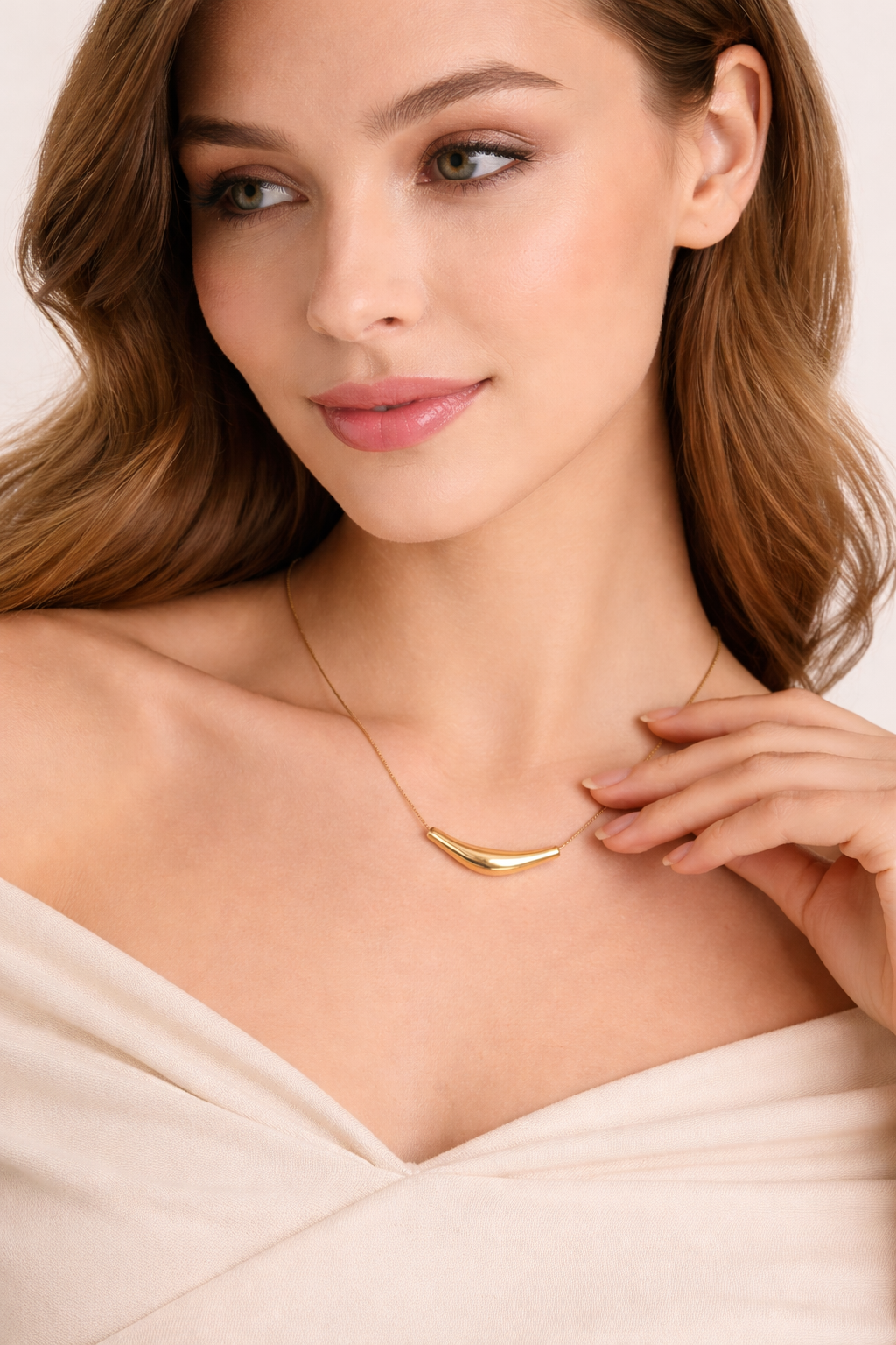Oraya Arc-Shaped Gold Bar Necklace