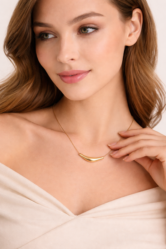 Oraya Arc-Shaped Gold Bar Necklace