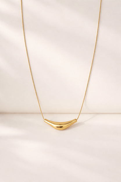 Oraya Arc-Shaped Gold Bar Necklace