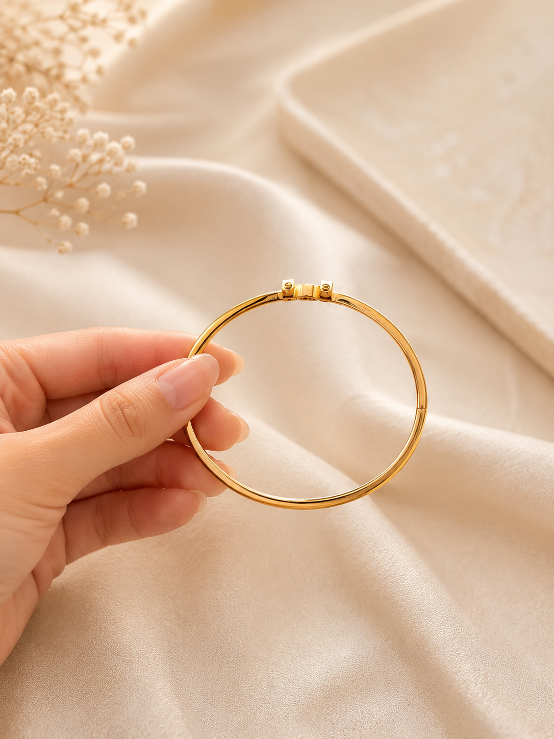 Luxury Gold Plated Solitaire Crystal Bangle