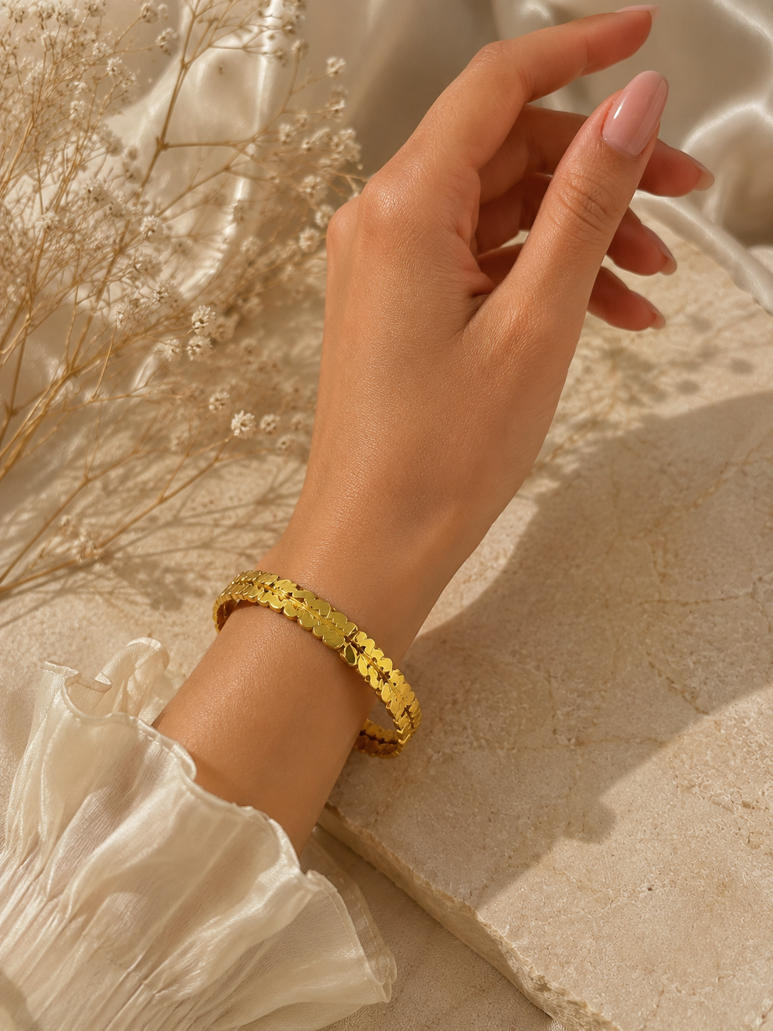 Gold Leaf-Pattern Bracelet